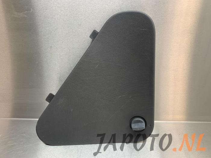 Baklucka, isolering, höger från en Mitsubishi Space Star (DG) 1.6 16V 2001