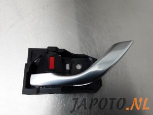 Gebruikte Deurgreep 4Deurs links-achter Mazda CX-5 I (KE,GH) 2.2 SkyActiv-D 16V 2WD Prijs € 14,95 Margeregeling aangeboden door Japoto Parts B.V.