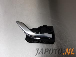 Gebruikte Portiergreep 4Deurs rechts-voor Mazda CX-5 I (KE,GH) 2.2 SkyActiv-D 16V 2WD Prijs € 14,95 Margeregeling aangeboden door Japoto Parts B.V.