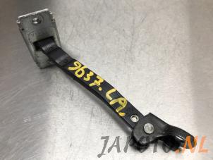 Gebruikte Deurvanger 4Deurs links-achter Mazda CX-5 I (KE,GH) 2.2 SkyActiv-D 16V 2WD Prijs € 29,95 Margeregeling aangeboden door Japoto Parts B.V.