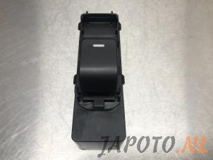 Gebruikte Schakelaar Elektrisch Raam Mazda CX-5 I (KE,GH) 2.2 SkyActiv-D 16V 2WD Prijs € 19,95 Margeregeling aangeboden door Japoto Parts B.V.