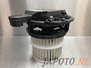 Gebruikte Chaufage Ventilatiemotor Toyota Corolla (E21/EA1/EH1) 1.8 16V Hybrid Prijs € 109,95 Margeregeling aangeboden door Japoto Parts B.V.