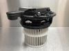 Fläktmotor för uppvärmning och ventilation från en Toyota Corolla (E21/EA1/EH1), 2018 1.8 16V Hybrid, Hatchback, 4Dr, Elektrisch Benzine, 1.798cc, 72kW (98pk), FWD, 2ZRFXE, 2018-10, ZWE211(H) 2020