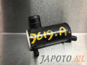 Gebruikte Ruitensproeierpomp achter Hyundai iX35 (LM) 1.6 GDI 16V Prijs € 24,14 Inclusief btw aangeboden door Japoto Parts B.V.