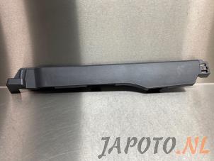 Używane Plyta wierzchnia rózne Lexus IS C (E2) 250 C 2.5 V6 24V Cena € 19,95 Procedura marży oferowane przez Japoto Parts B.V.