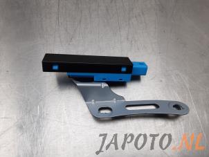 Gebruikte Keyless entry antenne Lexus LS (F4) 460 4.6 32V VVT-i Prijs € 14,95 Margeregeling aangeboden door Japoto Parts B.V.