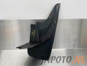 Gebruikte Spatlap Toyota Land Cruiser (J15) 2.8 D-4D 16V Prijs € 24,14 Inclusief btw aangeboden door Japoto Parts B.V.