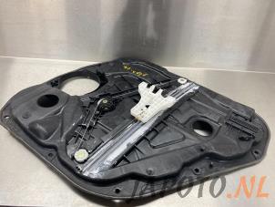 Begagnade Fönstermekanism för bakre dörr, 4-dörrars, vänster Kia Carens IV (RP) 1.6 GDI 16V Pris € 99,00 Marginaltabell erbjuds av Japoto Parts B.V.