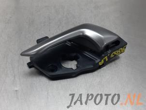 Gebruikte Portiergreep 4Deurs links-achter Kia Rio III (UB) 1.2 CVVT 16V Prijs € 9,95 Margeregeling aangeboden door Japoto Parts B.V.