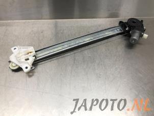 Gebruikte Raammechaniek 4Deurs links-voor Suzuki Celerio (LF) 1.0 12V Dualjet Prijs € 19,99 Margeregeling aangeboden door Japoto Parts B.V.