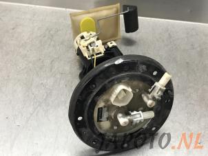 Begagnade Bensinpump Honda S2000 (AP1) 2.0 16V VTEC Pris € 74,95 Marginaltabell erbjuds av Japoto Parts B.V.