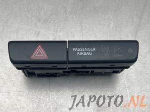 Begagnade Nödbelysningsbrytare Suzuki Vitara (LY/MY) 1.4 Booster Jet Turbo 16V SHVS AllGrip Pris € 9,99 Marginaltabell erbjuds av Japoto Parts B.V.