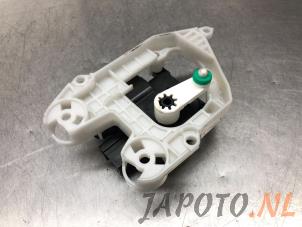 Begagnade Värmarventil, motor Mazda 2 (DJ/DL) 1.5 SkyActiv-G 90 Pris € 24,95 Marginaltabell erbjuds av Japoto Parts B.V.