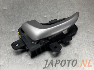 Gebruikte Portiergreep 4Deurs links-achter Hyundai i30 Wagon (GDHF5) 1.6 CRDi Blue Drive 16V VGT Prijs € 14,95 Margeregeling aangeboden door Japoto Parts B.V.