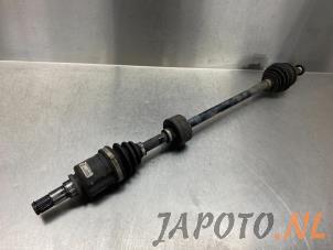 Begagnade Drivaxel, höger fram Toyota Yaris (P1) 1.3 16V VVT-i Pris € 19,99 Marginaltabell erbjuds av Japoto Parts B.V.