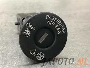 Begagnade Airbaglås Nissan Qashqai (J11) 1.3 DIG-T 140 16V Pris € 8,95 Marginaltabell erbjuds av Japoto Parts B.V.