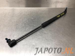 Gebruikte Gasdemper rechts-achter Kia Niro I (DE) 1.6 GDI Hybrid Prijs € 19,95 Margeregeling aangeboden door Japoto Parts B.V.