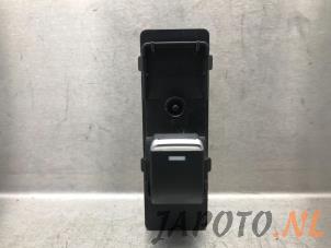 Gebruikte Ruit schakelaar elektrisch Mazda CX-5 I (KE,GH) 2.5 SkyActiv-G 192 16V 4WD Prijs € 19,95 Margeregeling aangeboden door Japoto Parts B.V.