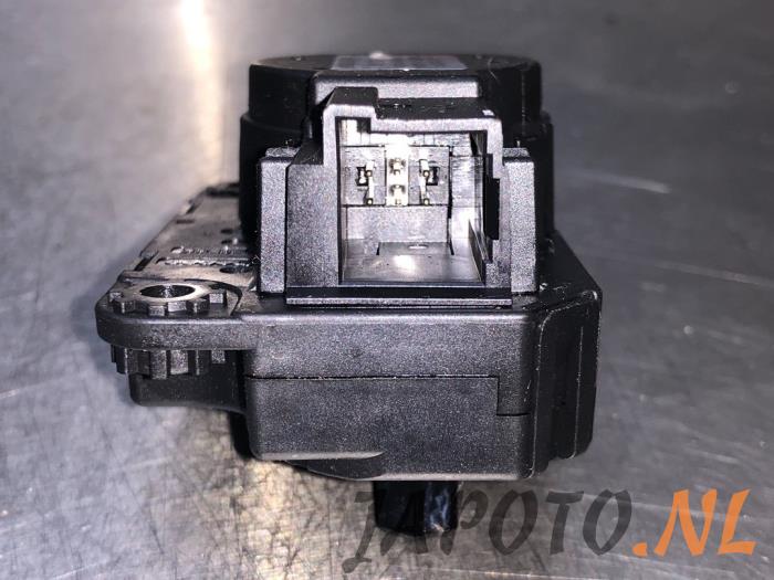 Värmarventil, motor från en Mitsubishi Outlander (GF/GG) 2.0 16V PHEV 4x4 2018