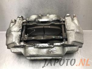 Gebruikte Remklauw (Tang) rechts-voor Toyota Land Cruiser (J12) 3.0 D-4D 16V Prijs € 14,95 Margeregeling aangeboden door Japoto Parts B.V.