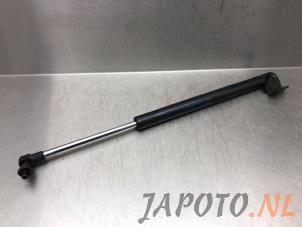 Gebruikte Amortisseur rechts-achter Mazda CX-5 I (KE,GH) 2.0 SkyActiv-G 160 16V 4WD Prijs € 14,95 Margeregeling aangeboden door Japoto Parts B.V.