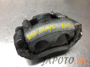 Gebruikte Remklauw (Tang) links-voor Mitsubishi Eclipse Cross (GK/GL) Prijs € 74,95 Margeregeling aangeboden door Japoto Parts B.V.