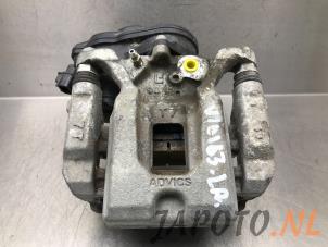 Gebruikte Remklauw (Tang) links-achter Toyota RAV4 (A5) 2.5 Hybrid 16V AWD Prijs € 99,99 Margeregeling aangeboden door Japoto Parts B.V.