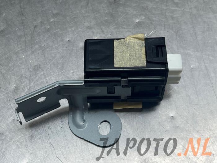 Tändningslås + dator från en Mazda 2 (DE) 1.3 16V MZR 2013