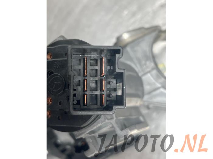 Tändningslås + dator från en Mazda 2 (DE) 1.3 16V MZR 2013