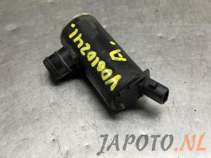 Gebruikte Ruitensproeierpomp achter Hyundai iX35 (LM) 1.6 GDI 16V Prijs € 19,95 Margeregeling aangeboden door Japoto Parts B.V.
