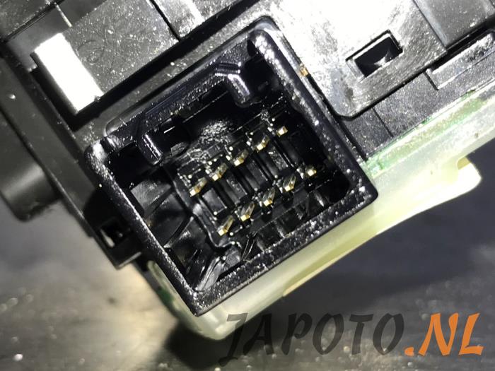 Licht Schakelaar van een Mitsubishi Colt (Z2/Z3) 1.5 16V 2006