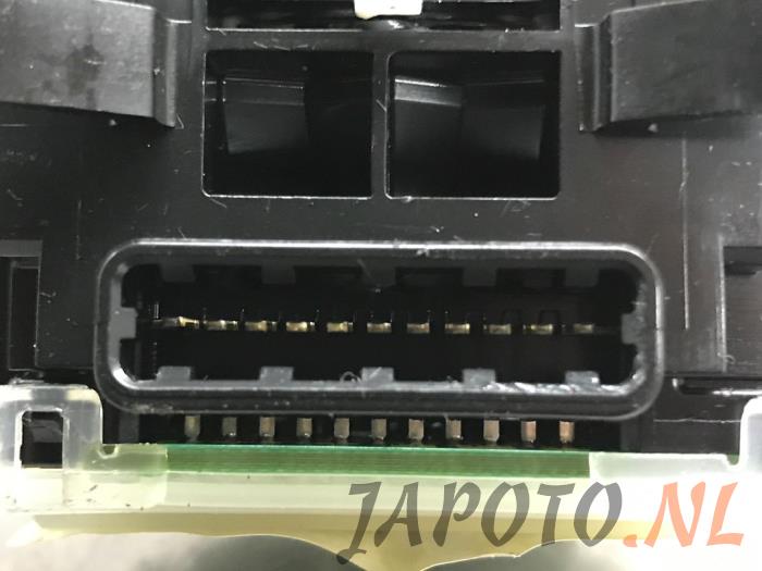 Licht Schakelaar van een Mitsubishi Colt (Z2/Z3) 1.5 16V 2006