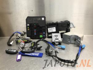 Begagnade Tändningslås + dator Nissan NV 200 (M20M) E-NV200 Pris € 399,00 Marginaltabell erbjuds av Japoto Parts B.V.