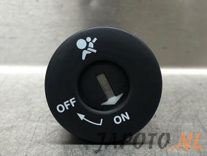 Begagnade Airbaglås Nissan Qashqai (J10) 2.0 16V Pris € 8,95 Marginaltabell erbjuds av Japoto Parts B.V.