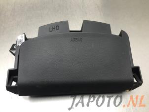 Gebruikte Airbag knie rechts Kia Niro I (DE) 1.6 GDI Hybrid Prijs € 189,00 Margeregeling aangeboden door Japoto Parts B.V.