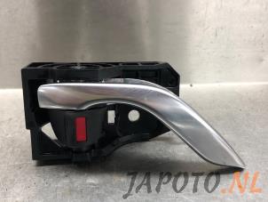 Gebruikte Portiergreep 4Deurs rechts-voor Mazda CX-5 II (KF) 2.0 SkyActiv-G 165 16V 4WD Prijs € 24,95 Margeregeling aangeboden door Japoto Parts B.V.