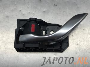 Gebruikte Deurgreep 4Deurs links-achter Mazda CX-5 II (KF) 2.0 SkyActiv-G 165 16V 4WD Prijs € 24,95 Margeregeling aangeboden door Japoto Parts B.V.