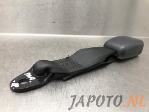 Gebruikte Veiligheidsgordel Insteek midden-achter Kia Venga 1.4 CVVT 16V Prijs € 14,95 Margeregeling aangeboden door Japoto Parts B.V.