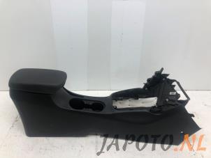 Używane Konsole srodkowe Hyundai Kona (OS) 1.0 T-GDI 12V Cena € 59,00 Procedura marży oferowane przez Japoto Parts B.V.