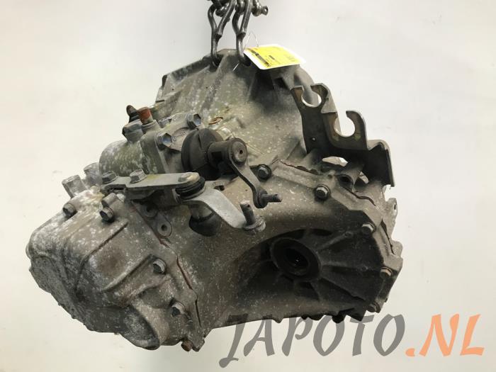 Växellåda från en Toyota Yaris (P1) 1.3 16V VVT-i 2003