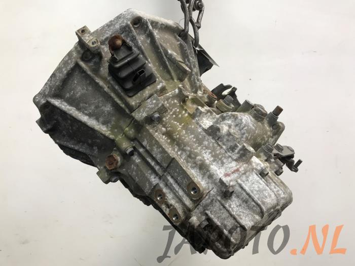 Växellåda från en Toyota Yaris (P1) 1.3 16V VVT-i 2003