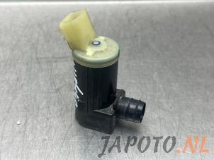 Gebruikte Ruitensproeierpomp voor Suzuki Swift (ZC/ZD) 1.2 Dual Jet 16V Prijs € 24,95 Margeregeling aangeboden door Japoto Parts B.V.