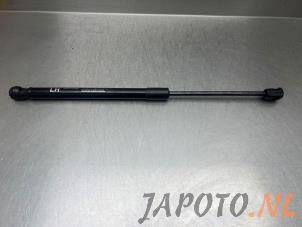 Używane Amortyzator gazowy lewy tyl Kia Niro I (DE) 1.6 GDI PHEV Cena € 19,95 Procedura marży oferowane przez Japoto Parts B.V.