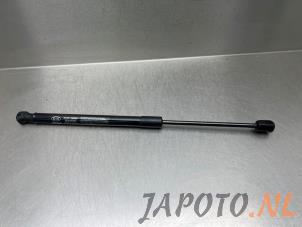 Gebruikte Gasdemper rechts-achter Kia Niro I (DE) 1.6 GDI PHEV Prijs € 19,95 Margeregeling aangeboden door Japoto Parts B.V.