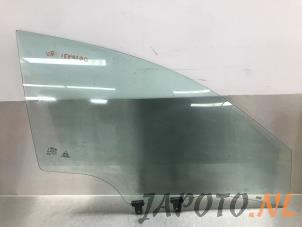 Begagnade Dörrfönster, 4-dörrars, höger fram Kia Stonic (YB) 1.0i T-GDi 12V Pris € 49,95 Marginaltabell erbjuds av Japoto Parts B.V.