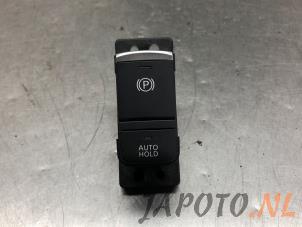 Gebruikte Schakelaar handrem Nissan Juke (F16) 1.0 DIG-T 12V Prijs € 36,29 Inclusief btw aangeboden door Japoto Parts B.V.