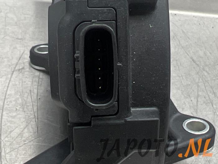 Gaspedal från en Toyota Corolla (E21/EA1/EH1) 1.8 16V Hybrid 2021