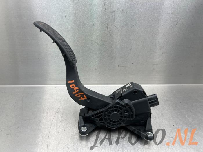 Gaspedal från en Toyota Corolla (E21/EA1/EH1) 1.8 16V Hybrid 2021