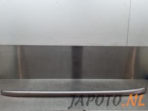 Gebruikte Roofrail links Kia Niro I (DE) 1.6 GDI PHEV Prijs € 49,95 Margeregeling aangeboden door Japoto Parts B.V.