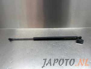 Gebruikte Gasveer links-achter Mazda CX-5 II (KF) 2.0 SkyActiv-G 165 16V 2WD Prijs € 29,99 Margeregeling aangeboden door Japoto Parts B.V.